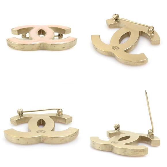 CHANEL Cream Logo Brooch - Picture 4 of 5